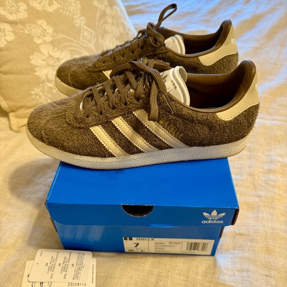 ADIDAS Gazelle Shoes Earth Strata / Wonder White / Off White IG4392  Women's 7 - Picture 7 of 16